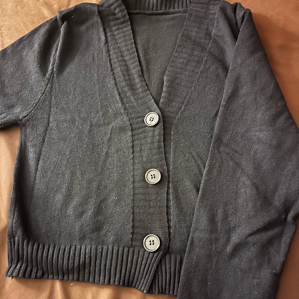 NWOT Black V Neck Cropped Cardigan